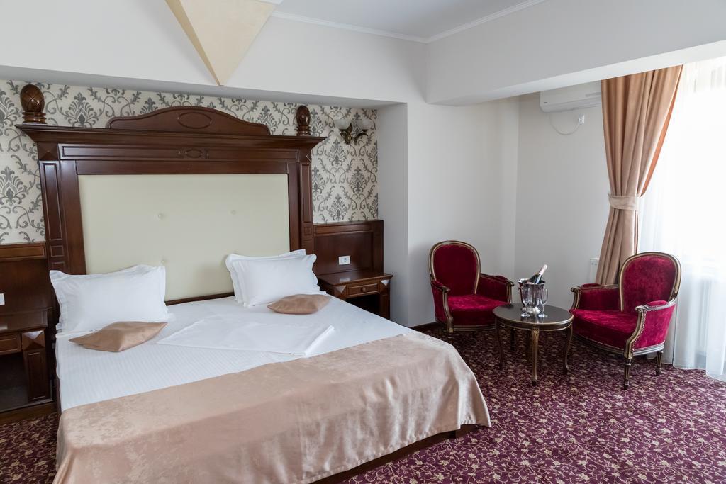 Bragadiru Hotel Giuliano מראה חיצוני תמונה